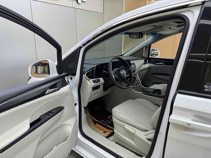 Фото 10 - Buick GL8 ES