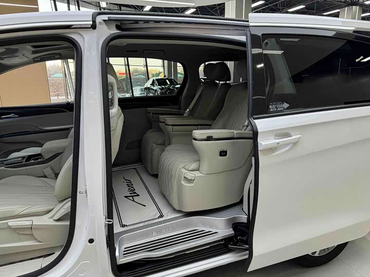 Фото 8 - Buick GL8 ES