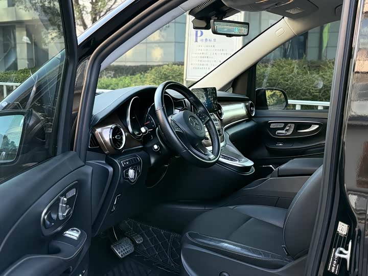 Фото 10 - Mercedes-Benz V-Class