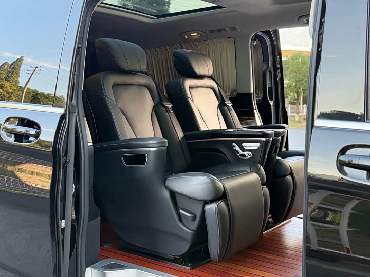 Фото 12 - Mercedes-Benz V-Class