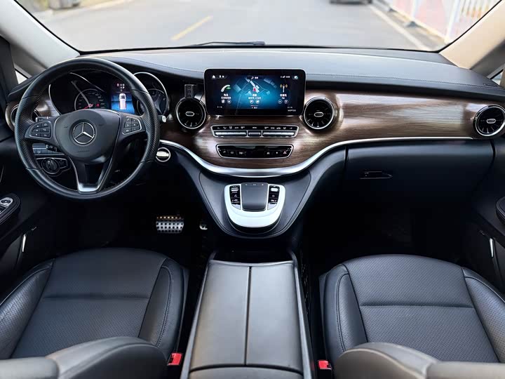 Фото 14 - Mercedes-Benz V-Class