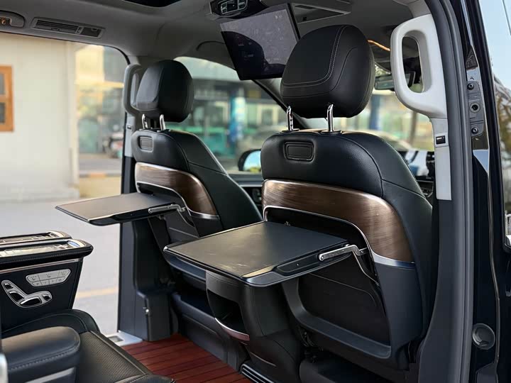 Фото 16 - Mercedes-Benz V-Class