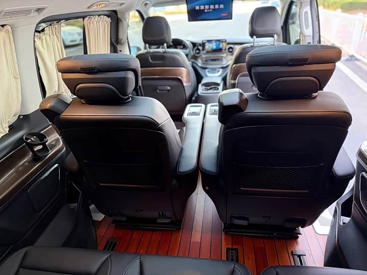 Фото 9 - Mercedes-Benz V-Class