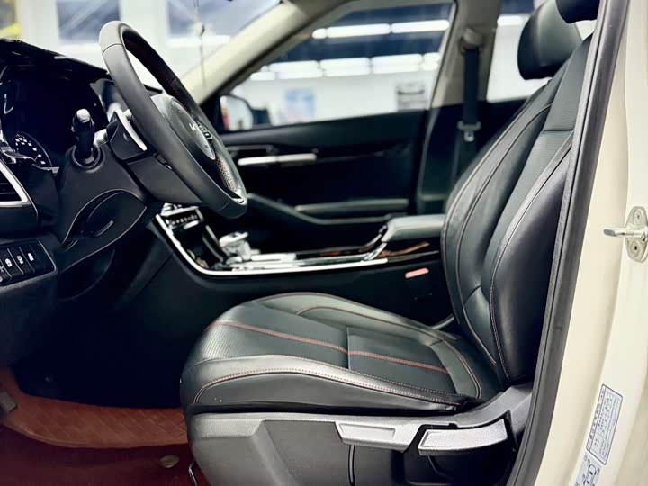 Фото 10 - Kia KX3