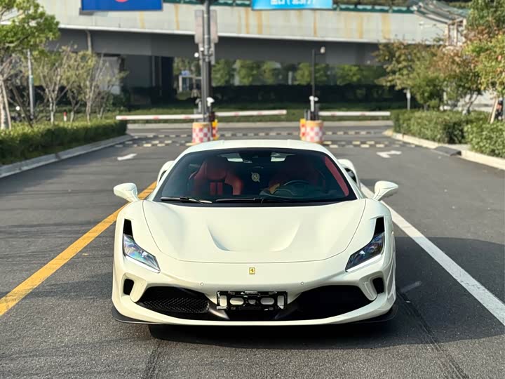 Фото 1 - Ferrari F8