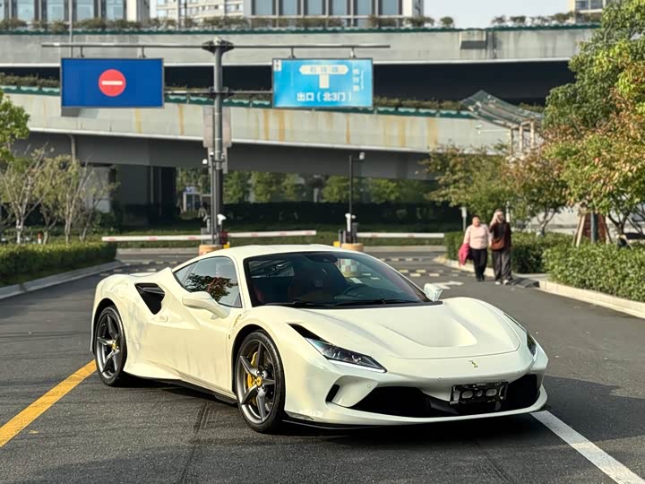 Фото 2 - Ferrari F8