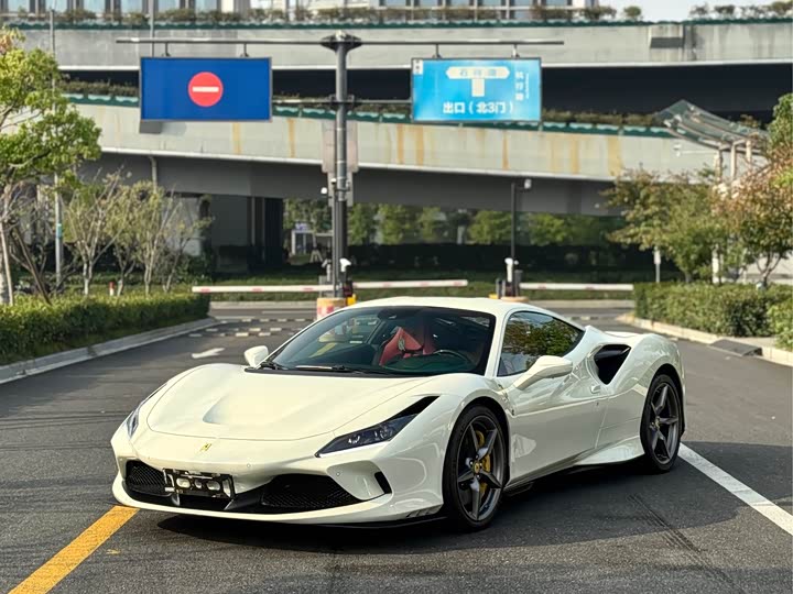 Фото 3 - Ferrari F8