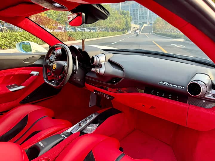 Фото 6 - Ferrari F8