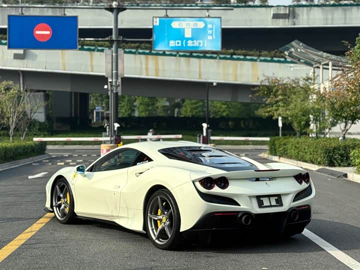 Фото 9 - Ferrari F8