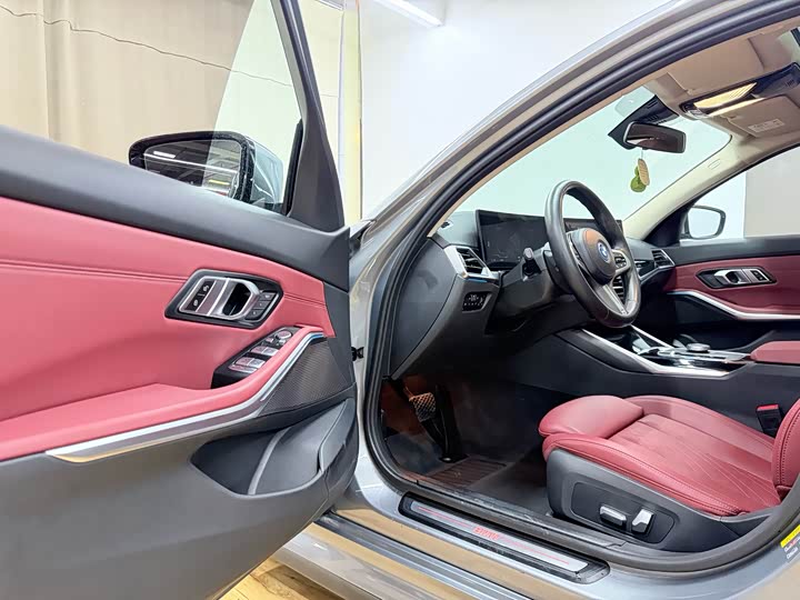 Фото 17 - BMW i3