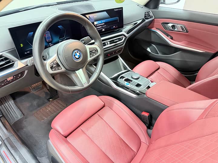 Фото 18 - BMW i3