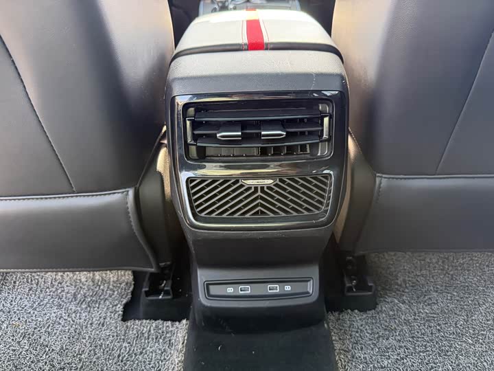 Фото 16 - Roewe RX5 Max