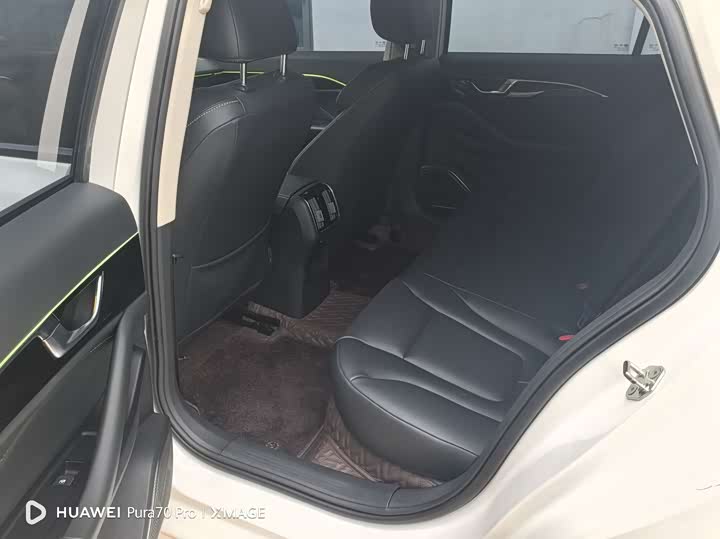 Фото 11 - Bestune B70