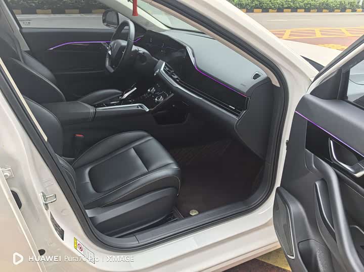 Фото 16 - Bestune B70