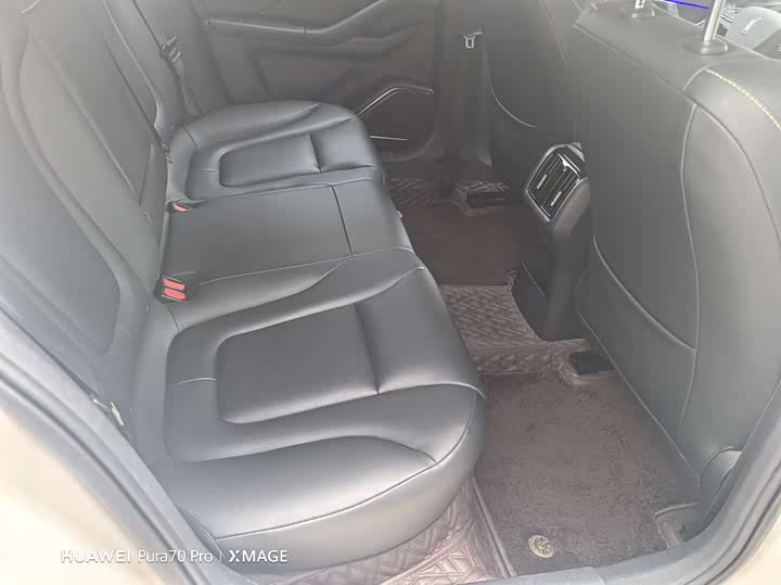 Фото 17 - Bestune B70