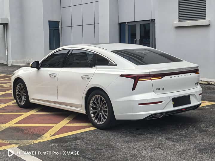 Фото 18 - Bestune B70