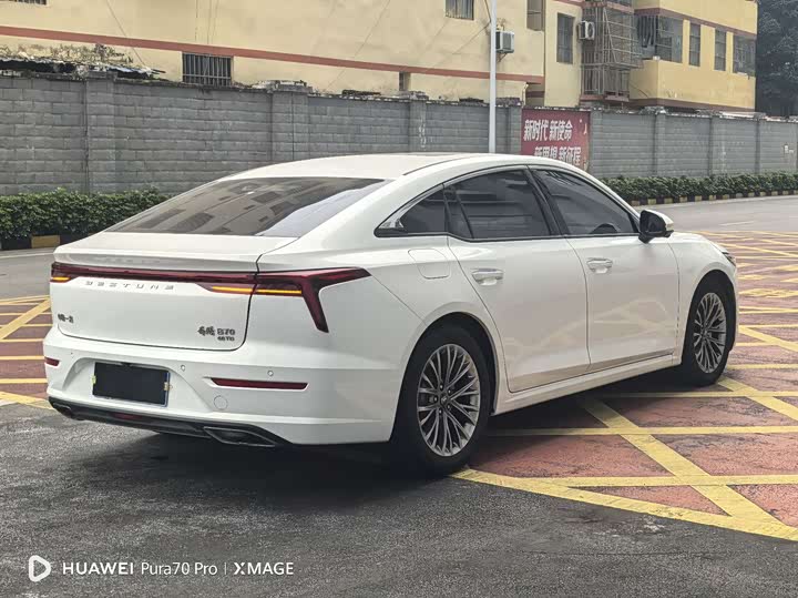 Фото 20 - Bestune B70