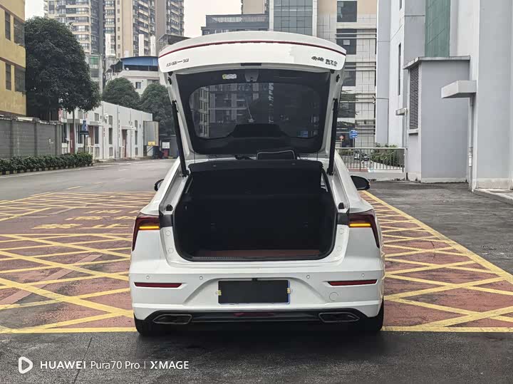 Фото 21 - Bestune B70