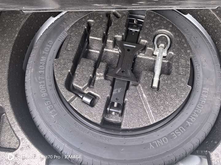 Фото 23 - Bestune B70