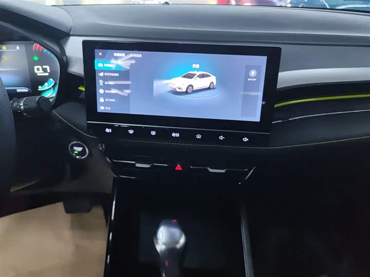 Фото 13 - Roewe i5