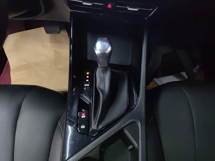 Фото 14 - Roewe i5