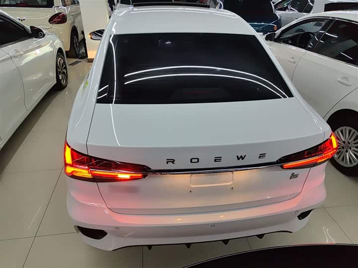 Фото 6 - Roewe i5