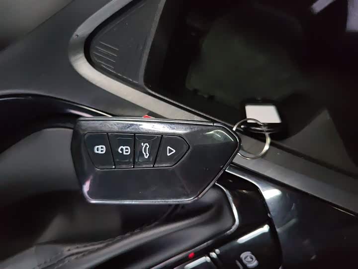 Фото 9 - Roewe i5