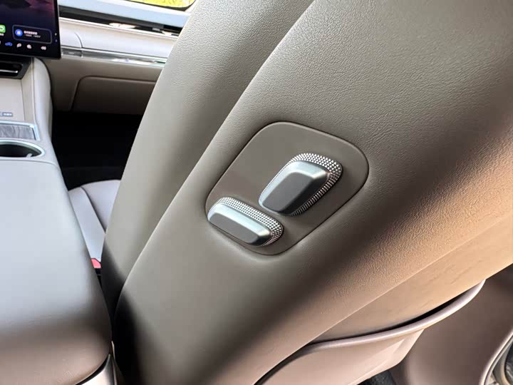 Фото 8 - Luxeed R7