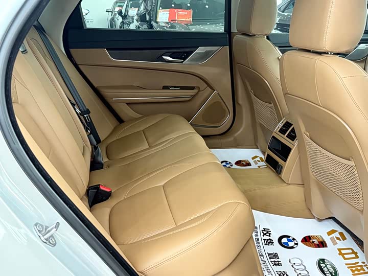 Фото 11 - Jaguar XF L