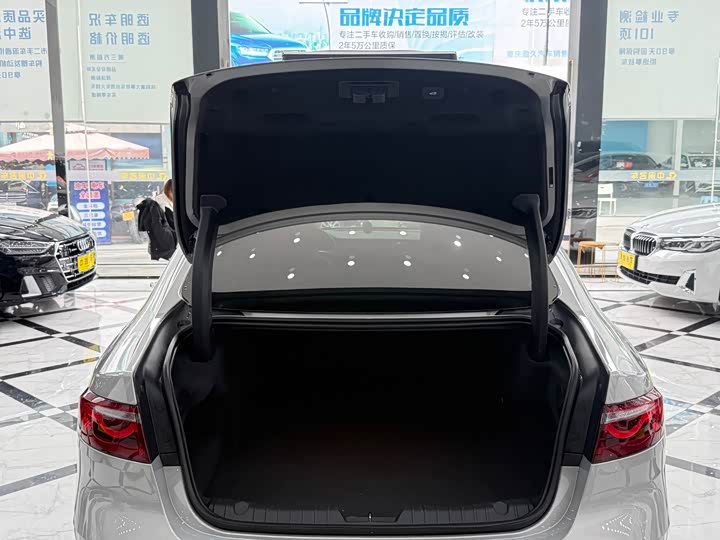 Фото 15 - Jaguar XF L