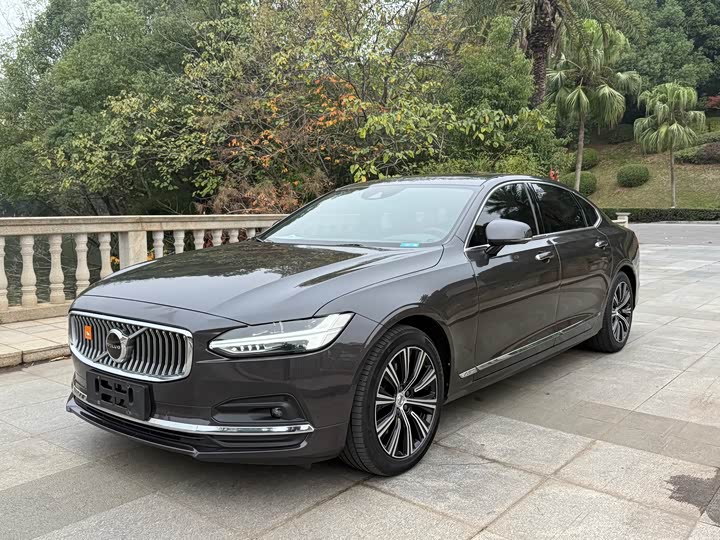 Фото 1 - Volvo S90