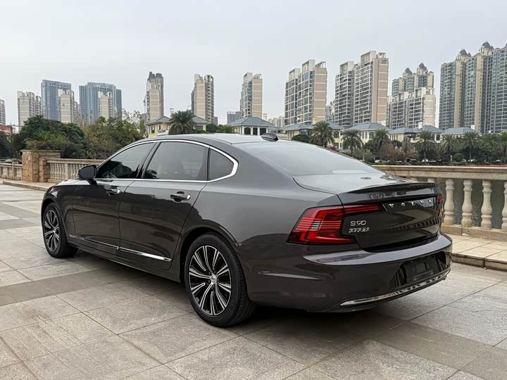 Фото 14 - Volvo S90