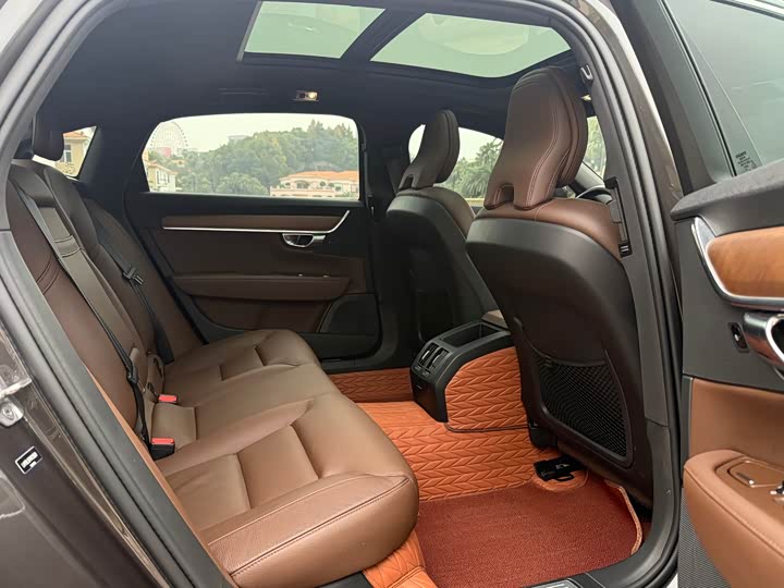 Фото 6 - Volvo S90