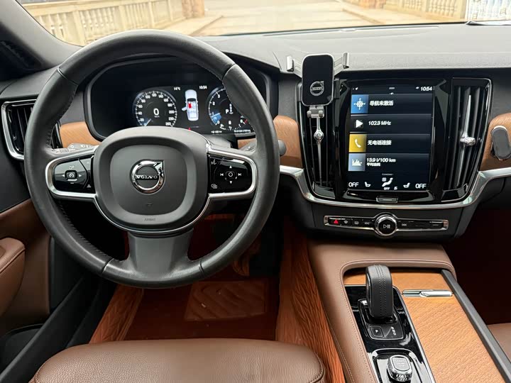Фото 9 - Volvo S90