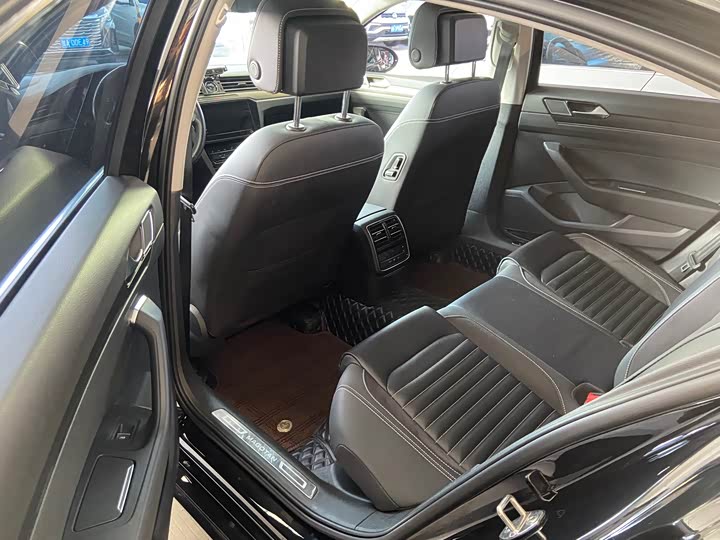 Фото 10 - Volkswagen Magotan