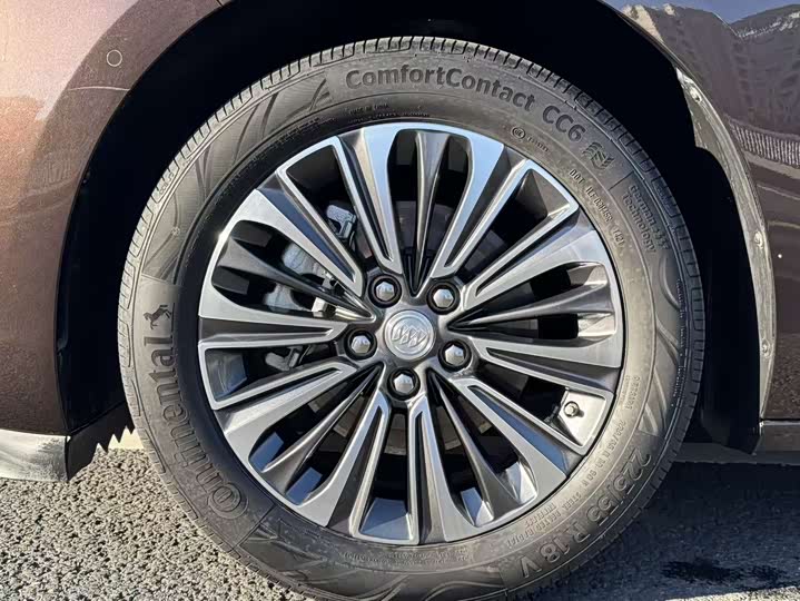 Фото 19 - Buick GL8 ES