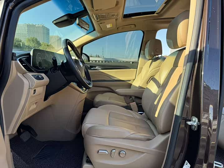 Фото 7 - Buick GL8 ES