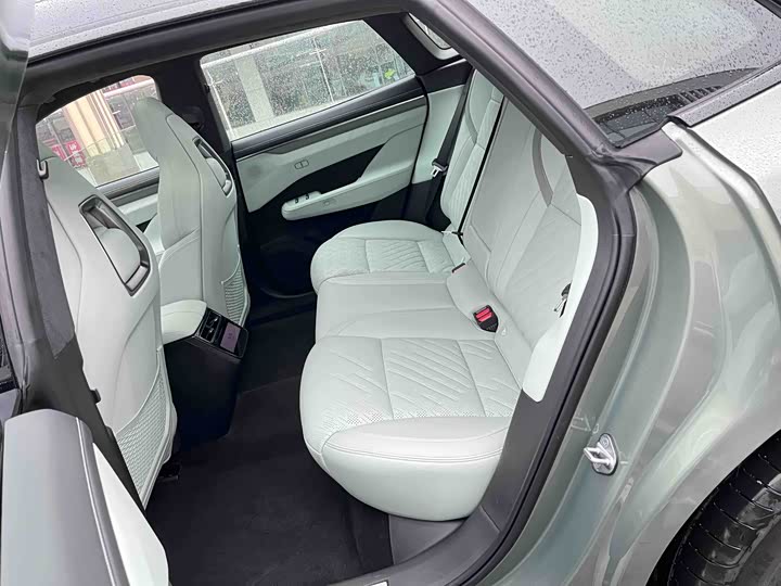 Фото 13 - Zeekr 001