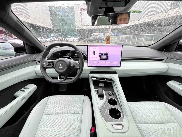 Фото 15 - Zeekr 001