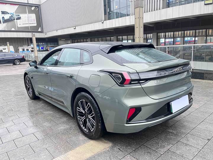 Фото 18 - Zeekr 001