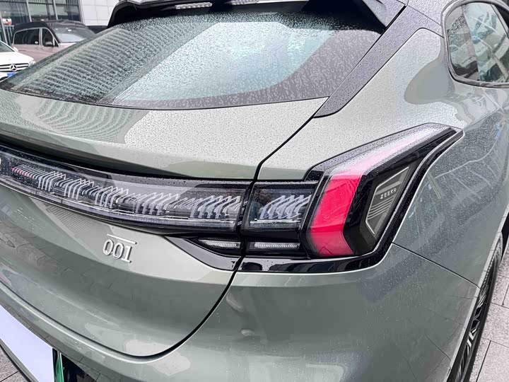 Фото 21 - Zeekr 001