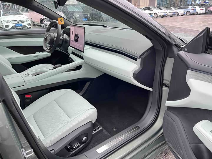 Фото 25 - Zeekr 001