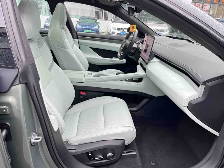 Фото 26 - Zeekr 001