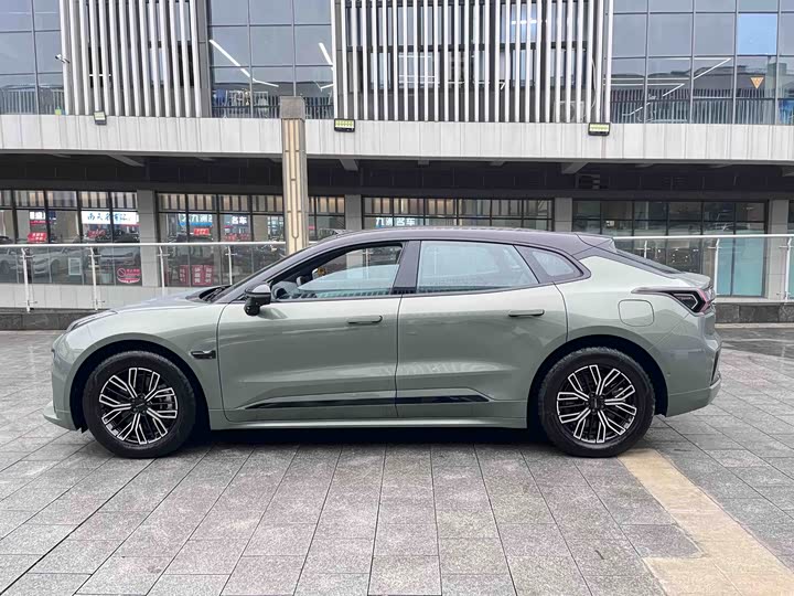 Фото 6 - Zeekr 001