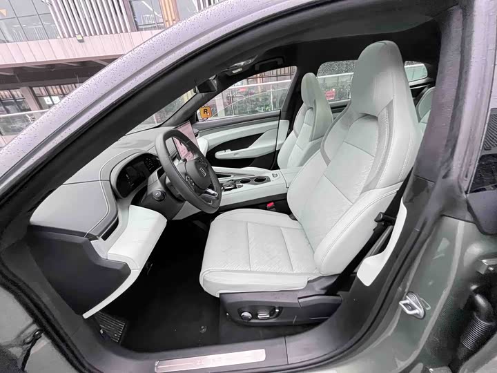 Фото 9 - Zeekr 001