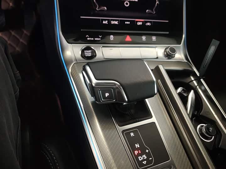 Фото 14 - Audi A6L