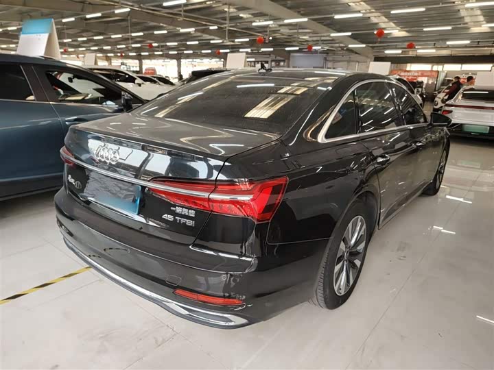 Фото 7 - Audi A6L