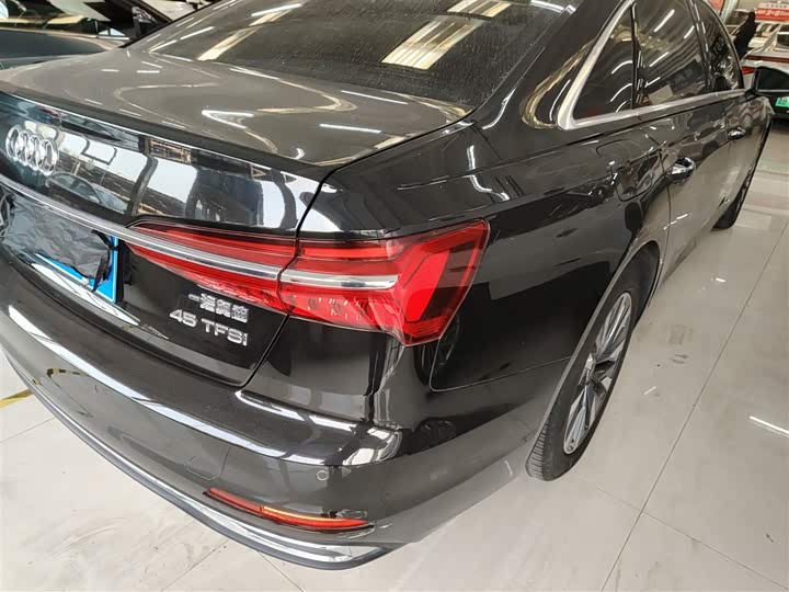 Фото 8 - Audi A6L