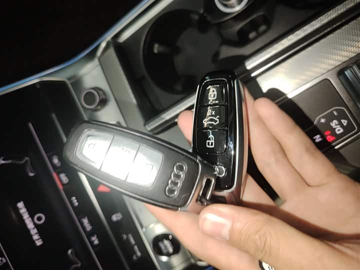 Фото 9 - Audi A6L