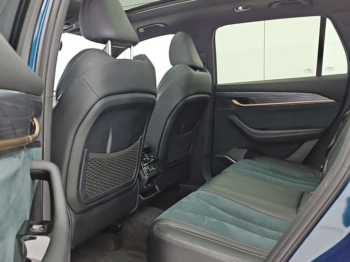 Фото 13 - Geely Monjaro